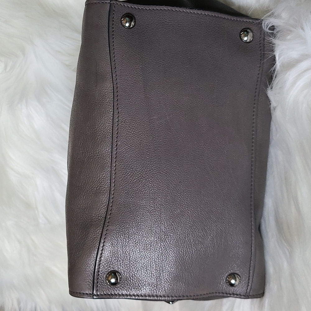 💯 Authentic Prada Handbag 🍀 - Picture 8 of 16